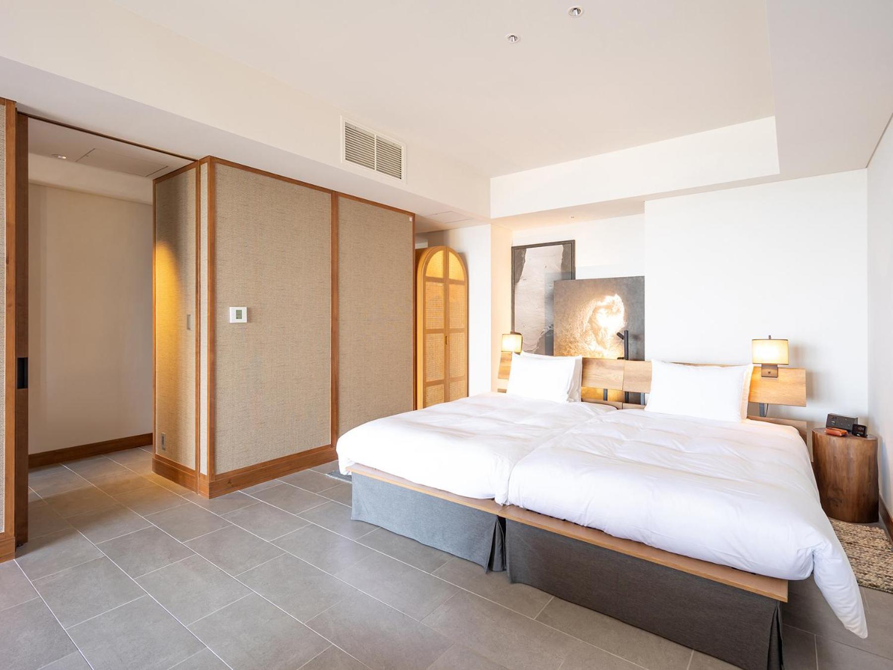 One Suite The Grand Nakijin Phòng bức ảnh